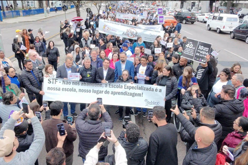 Caminhada reforça apoio às escolas especializadas e defende educação inclusiva
