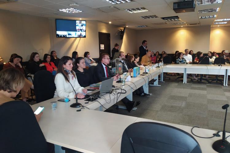 Paraná é o estado com maior número de municípios no programa de famílias acolhedoras