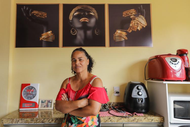 Ação Social promovida pela Prefeitura Municipal por meio do Governo do Paraná. Na foto Denise Aparecida dos Santos, uma das beneficiadas pela ação.