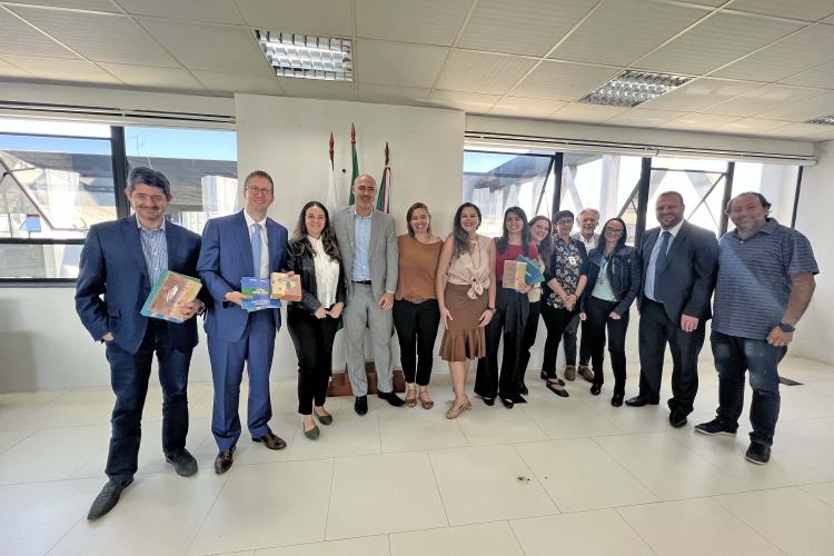 Equipe apresenta programa social do Governo do Paraná ao Estado do Rio Grande do Sul