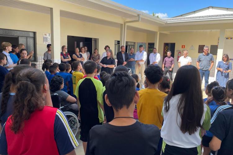 Crianças da APAM realizam apresentação cultural