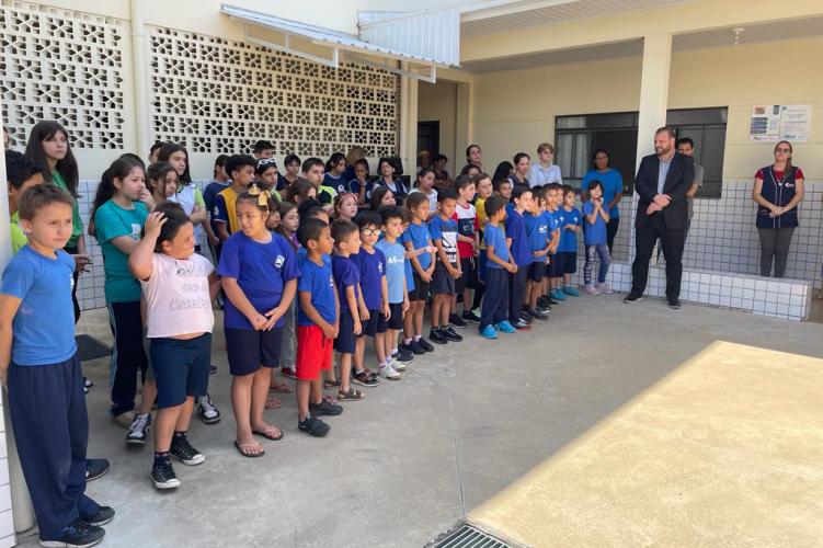 Crianças da APAM realizam apresentação cultural