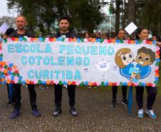 Caminhada reforça apoio às escolas especializadas e defende educação inclusiva