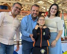 Programa Bons Olhos Paraná entrega mais 622 óculos a estudantes da região Noroeste