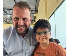 Programa Bons Olhos Paraná entrega mais 318 óculos a estudantes de cinco municípios