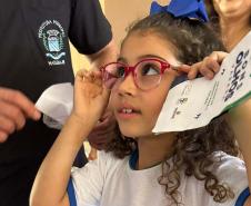 Programa Bons Olhos Paraná entrega mais 622 óculos a estudantes da região Noroeste