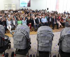 Com carrinhos e acessórios, Estado inicia distribuição inédita de 10 mil kits para mães e bebês