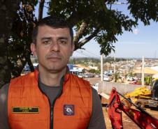 Equipes do Estado percorrem Rio Bonito do Iguaçu para entregar Cartões Reconstrução às famílias