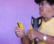 Equipes do Estado percorrem Rio Bonito do Iguaçu para entregar Cartões Reconstrução às famílias