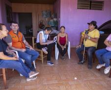 Equipes do Estado percorrem Rio Bonito do Iguaçu para entregar Cartões Reconstrução às famílias