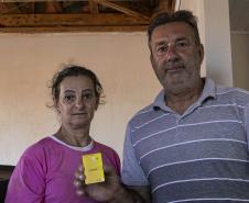 Equipes do Estado percorrem Rio Bonito do Iguaçu para entregar Cartões Reconstrução às famílias