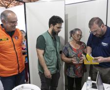 Estado entrega primeiros cartões de até R$ 50 mil para reconstrução de casas em Rio Bonito do Iguaçu