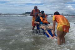 Lazer para todos: Praia Acessível faz 250 atendimentos na primeira semana