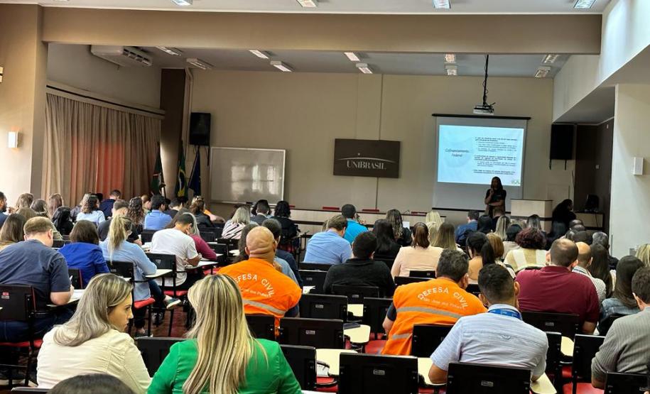 Palestras contou com a presença de representantes dos municípios do Paraná.