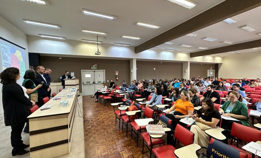 Palestras contou com a presença de representantes dos municípios do Paraná.