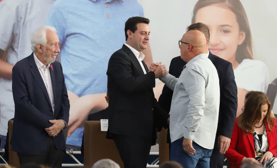 R$100 milhões crianças e adolescentes