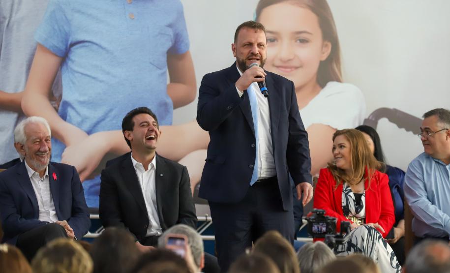 R$100 milhões crianças e adolescentes