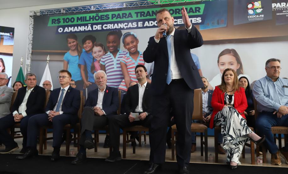 R$100 milhões crianças e adolescentes