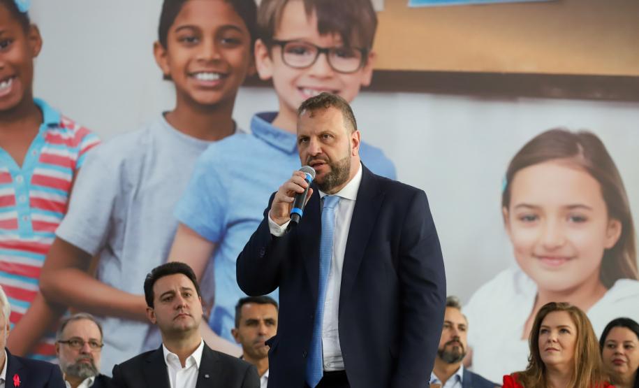 R$100 milhões crianças e adolescentes