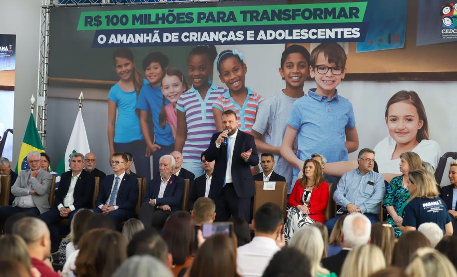 R$100 milhões crianças e adolescentes