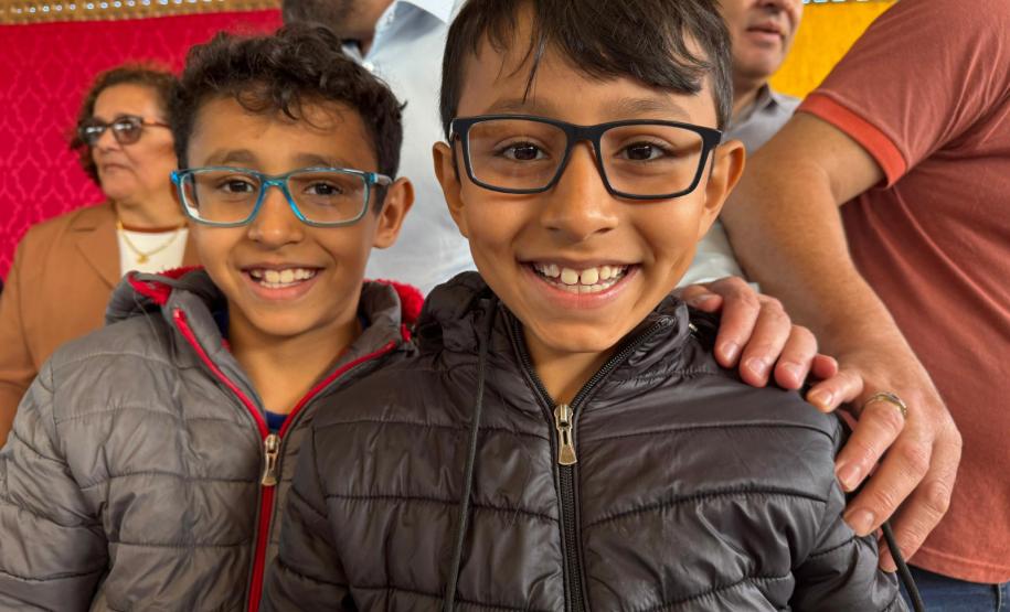 Bons Olhos Paraná: Governo entrega mais 256 óculos a estudantes de cinco municípios