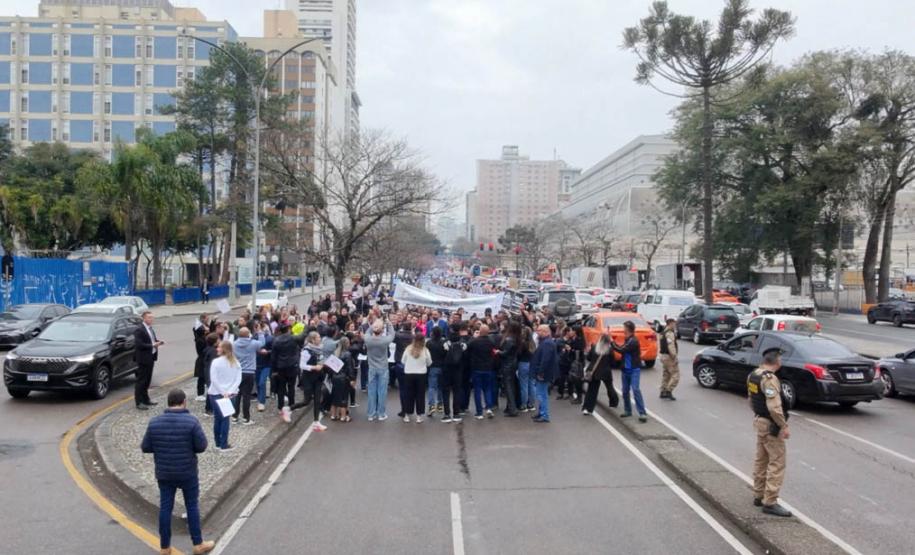 Caminhada reforça apoio às escolas especializadas e defende educação inclusiva