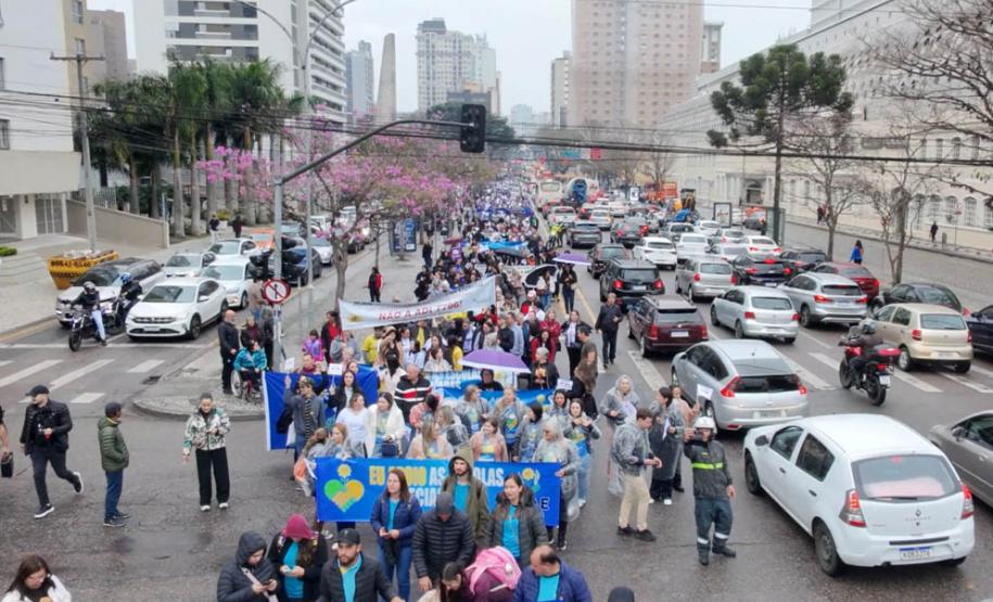 Caminhada reforça apoio às escolas especializadas e defende educação inclusiva