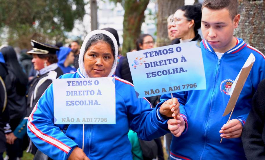 Caminhada reforça apoio às escolas especializadas e defende educação inclusiva