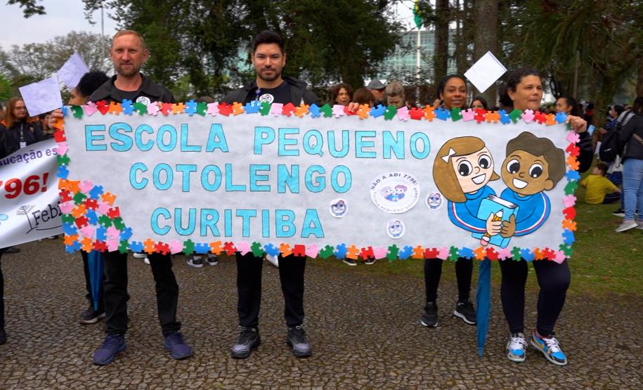 Caminhada reforça apoio às escolas especializadas e defende educação inclusiva