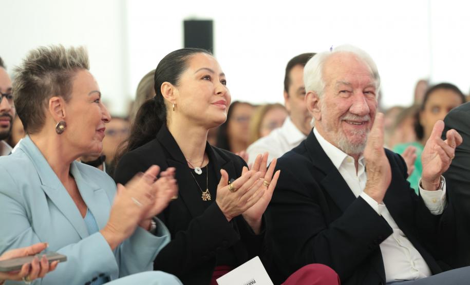 Com carrinhos e acessórios, Estado inicia distribuição inédita de 10 mil kits para mães e bebês