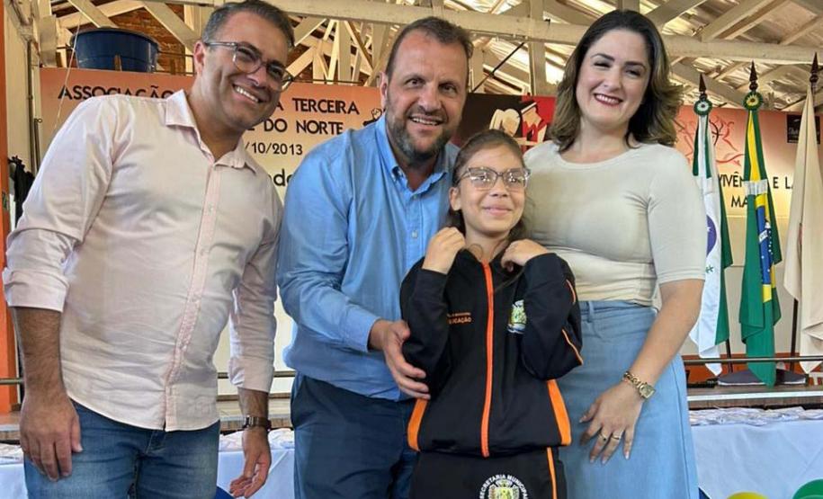 Programa Bons Olhos Paraná entrega mais 622 óculos a estudantes da região Noroeste