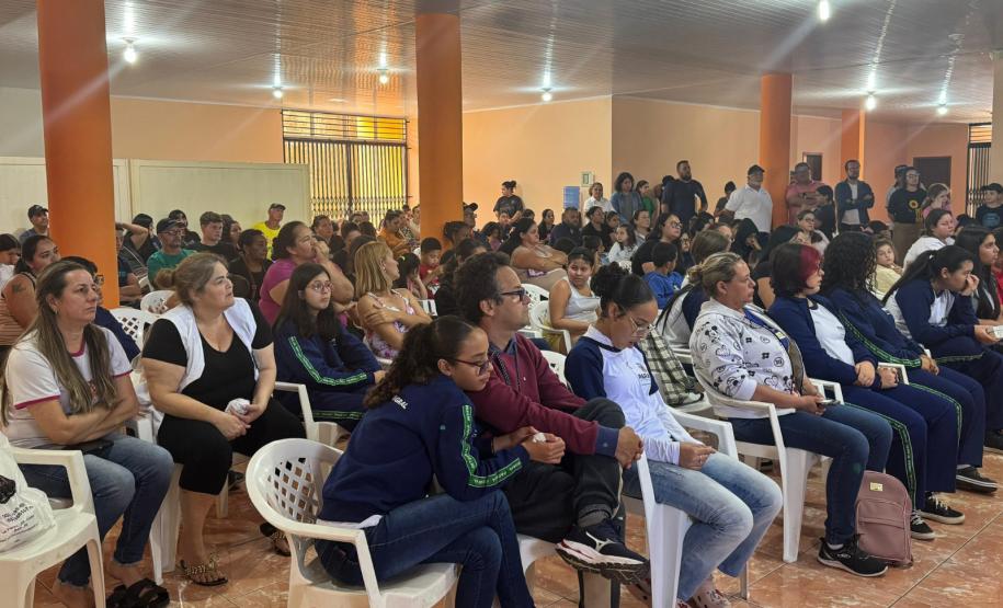 Programa Bons Olhos Paraná entrega mais 318 óculos a estudantes de cinco municípios