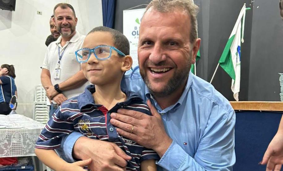 Programa Bons Olhos Paraná entrega mais 622 óculos a estudantes da região Noroeste