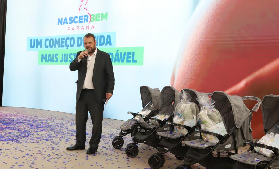 Com carrinhos e acessórios, Estado inicia distribuição inédita de 10 mil kits para mães e bebês