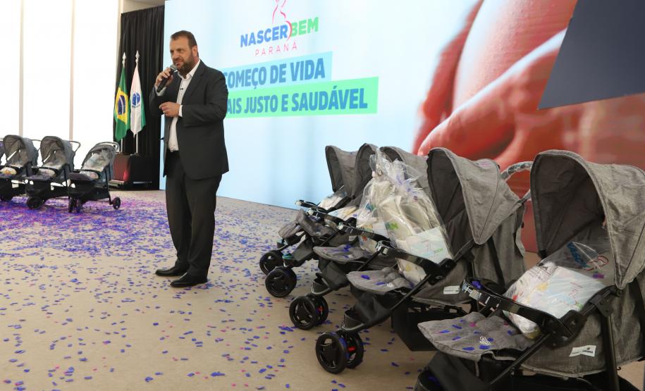 Com carrinhos e acessórios, Estado inicia distribuição inédita de 10 mil kits para mães e bebês