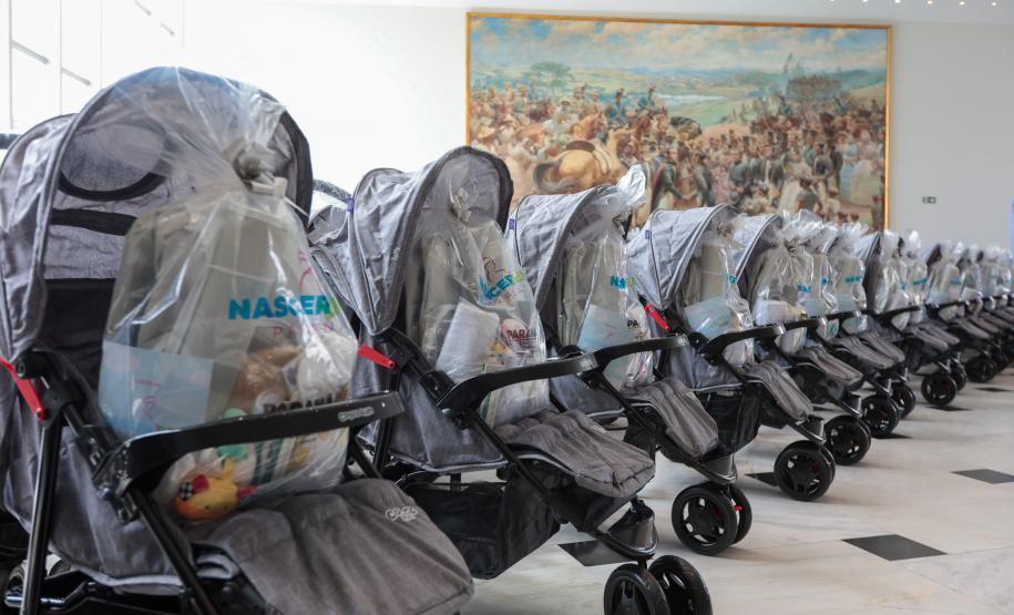 Governo inicia na semana que vem entrega de kits para recém-nascidos com carrinho de bebê