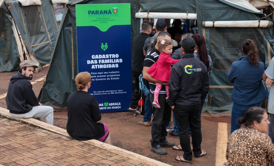 Mais 241 famílias de Rio Bonito do Iguaçu recebem auxílio de R$ 1 mil do Estado