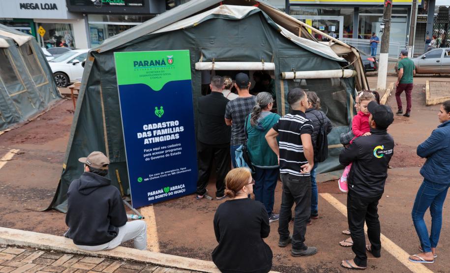 Mais 241 famílias de Rio Bonito do Iguaçu recebem auxílio de R$ 1 mil do Estado