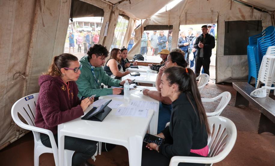 Mais 241 famílias de Rio Bonito do Iguaçu recebem auxílio de R$ 1 mil do Estado