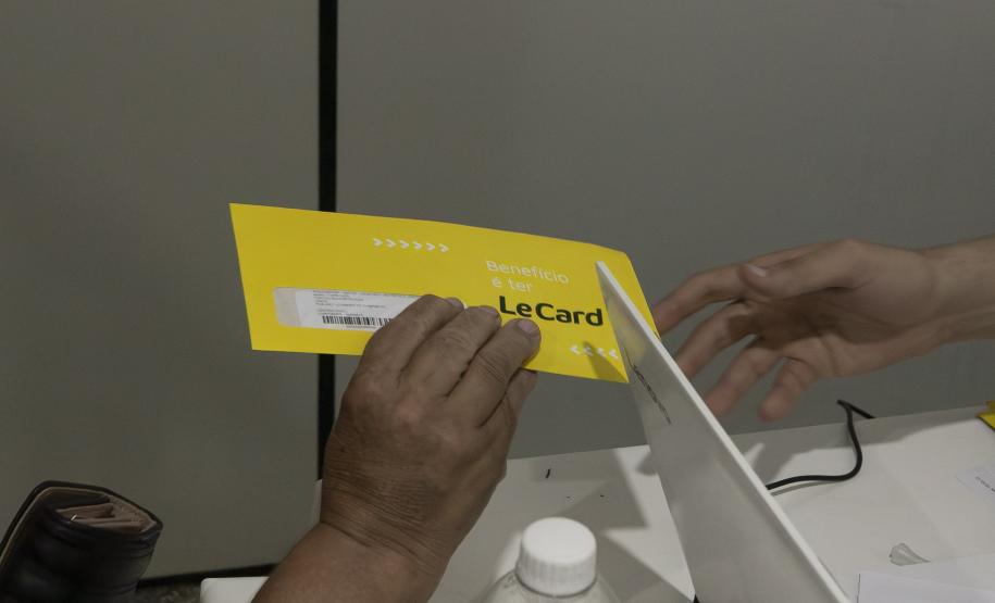 Estado entrega primeiros cartões de até R$ 50 mil para reconstrução de casas em Rio Bonito do Iguaçu