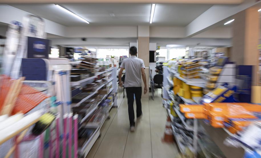 Estado entrega primeiros cartões de até R$ 50 mil para reconstrução de casas em Rio Bonito do Iguaçu