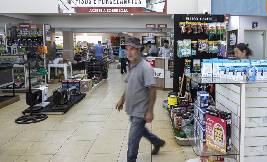 Estado entrega primeiros cartões de até R$ 50 mil para reconstrução de casas em Rio Bonito do Iguaçu