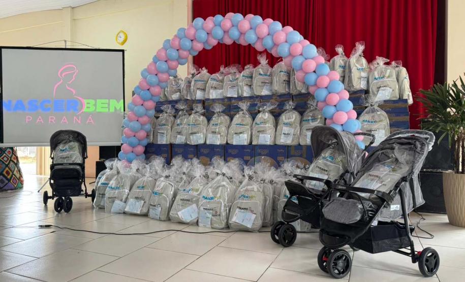 Nascer Bem Paraná já entregou 2,8 mil kits com carrinhos de bebê em 156 municípios