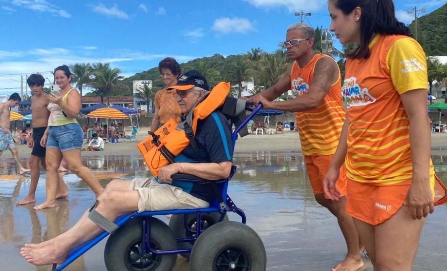 Lazer para todos: Praia Acessível faz 250 atendimentos na primeira semana