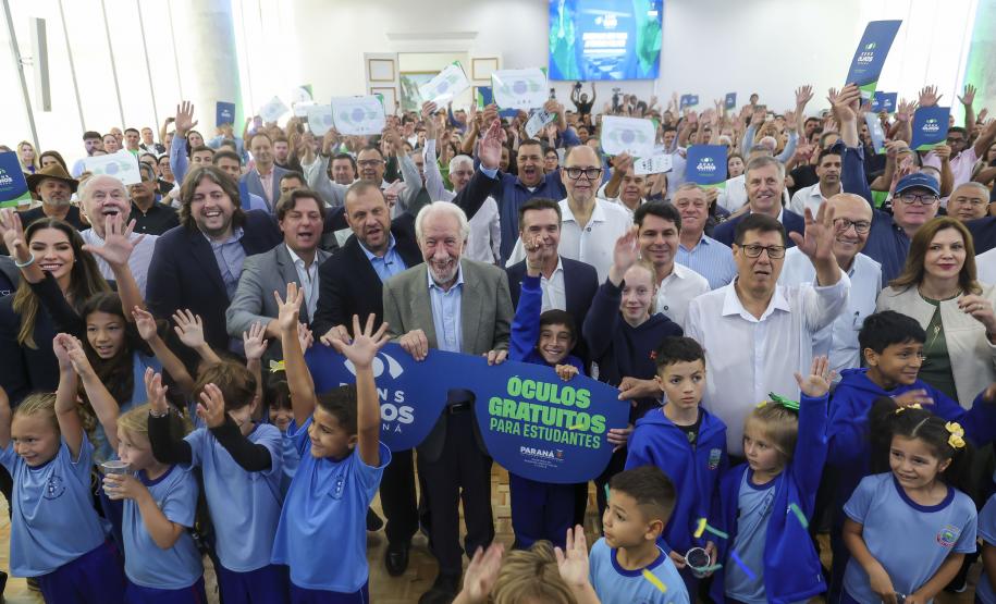 Estado lança 2ª fase do Programa Bons Olhos Paraná para atender mais 540 mil alunos